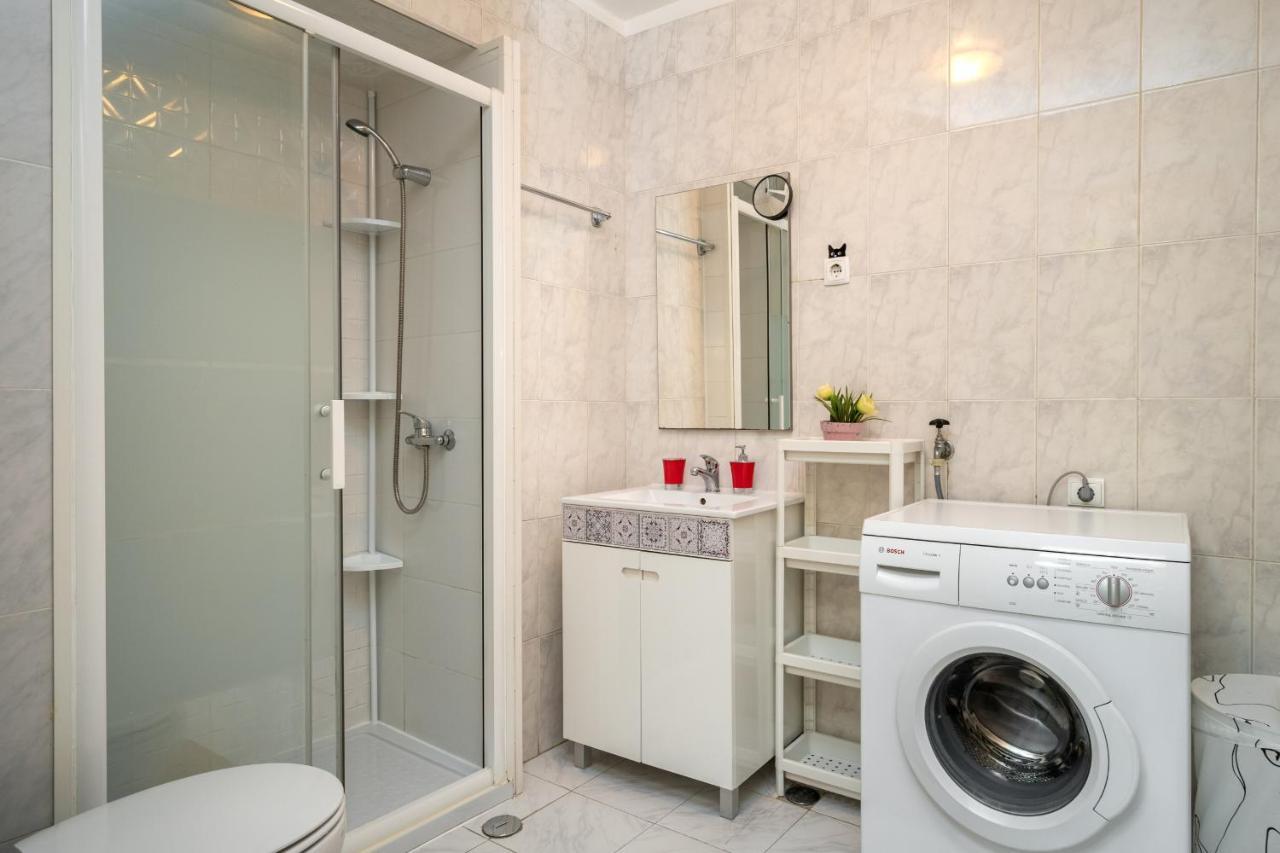 Cozy One Bedroom Apt In Historic Location - Carmo Лиссабон Экстерьер фото